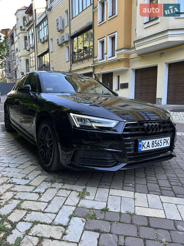Седан Audi A4 2018 в 