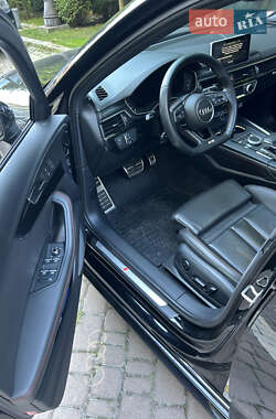 Седан Audi A4 2018 в 