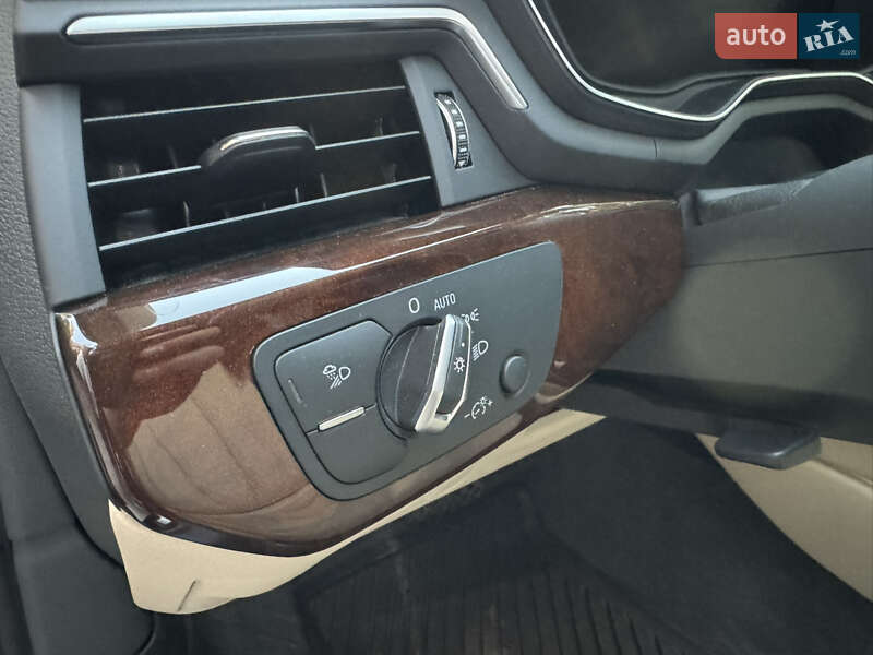 Седан Audi A4 2019 в Киеве