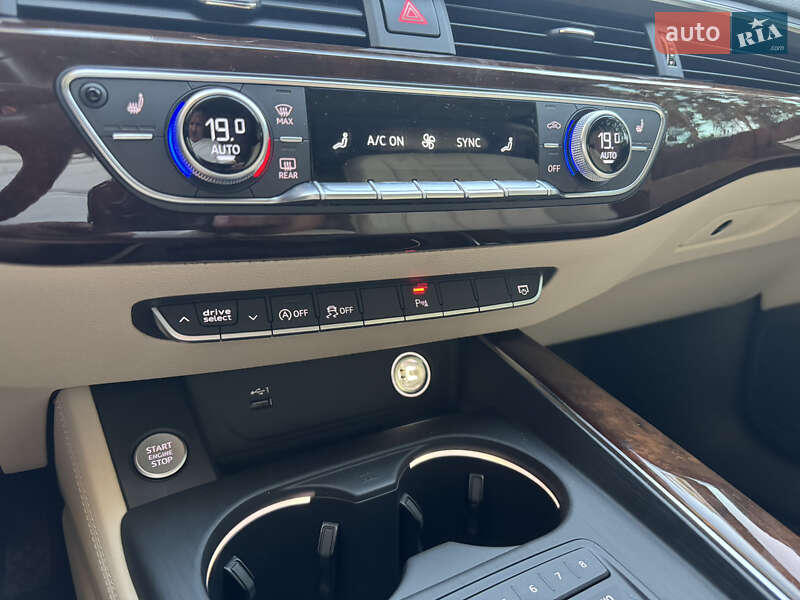Седан Audi A4 2019 в Киеве