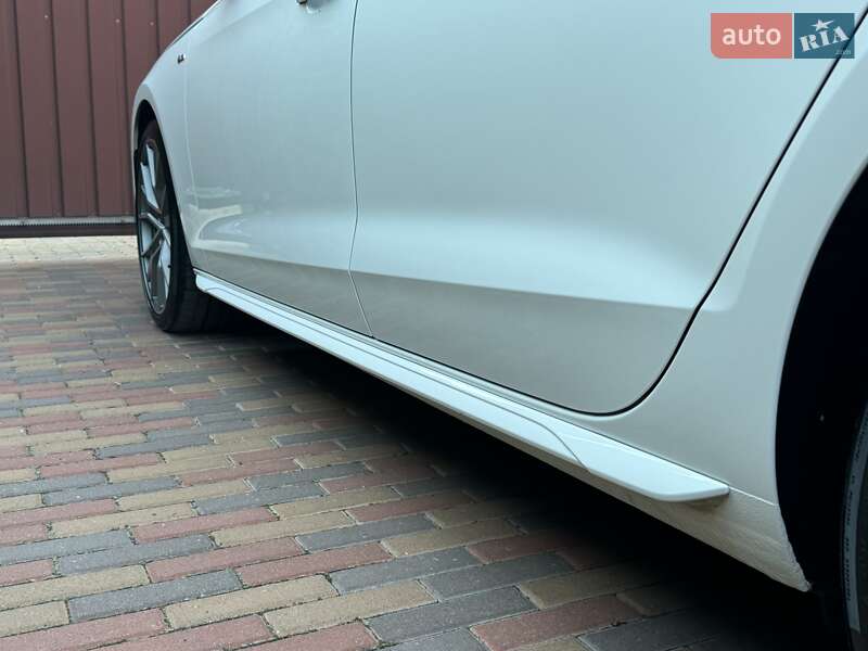 Универсал Audi A4 2020 в Киеве