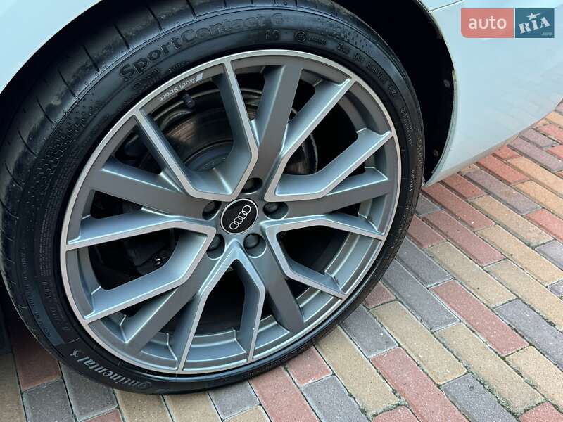 Универсал Audi A4 2020 в Киеве