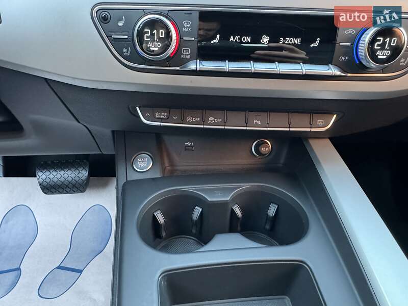 Универсал Audi A4 2020 в Киеве