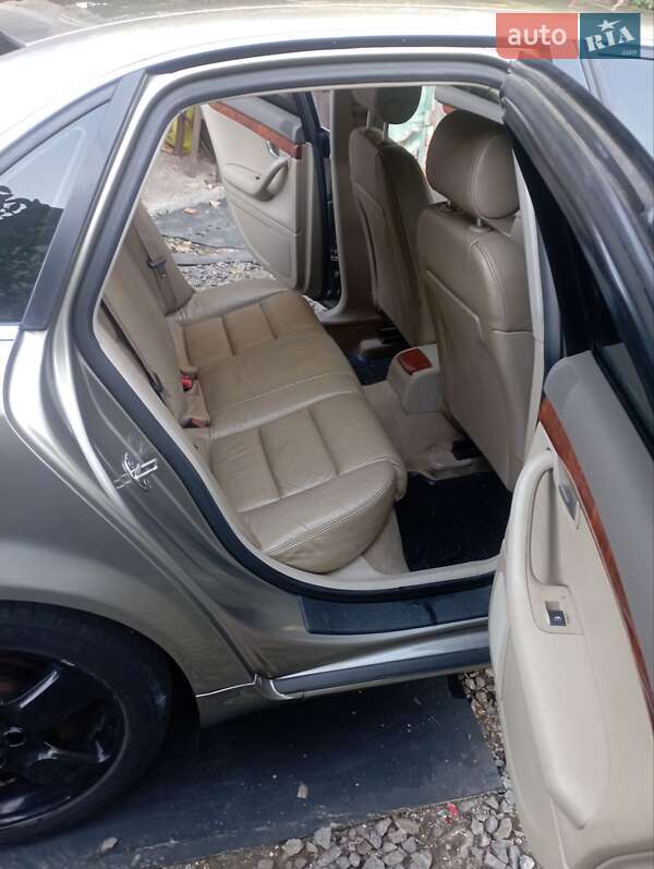 Седан Audi A4 2004 в Гадяче