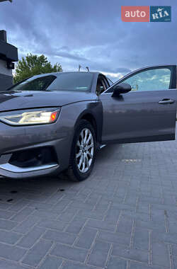 Седан Audi A4 2021 в 