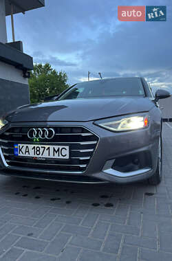 Седан Audi A4 2021 в 