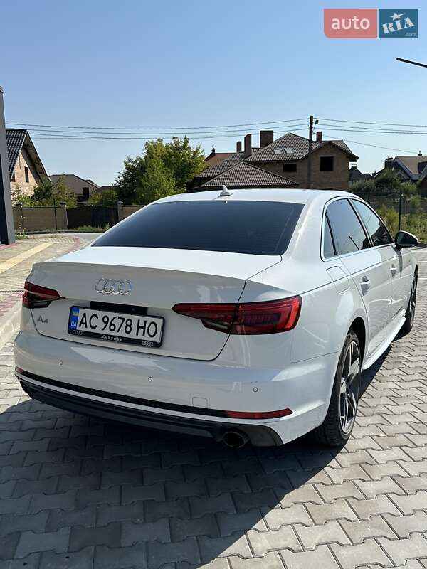 Седан Audi A4 2016 в Луцке