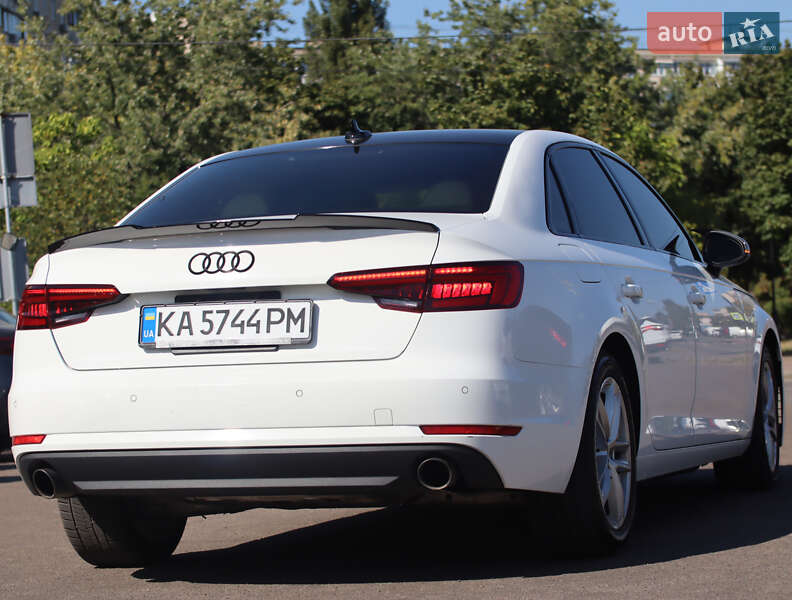 Седан Audi A4 2016 в Киеве