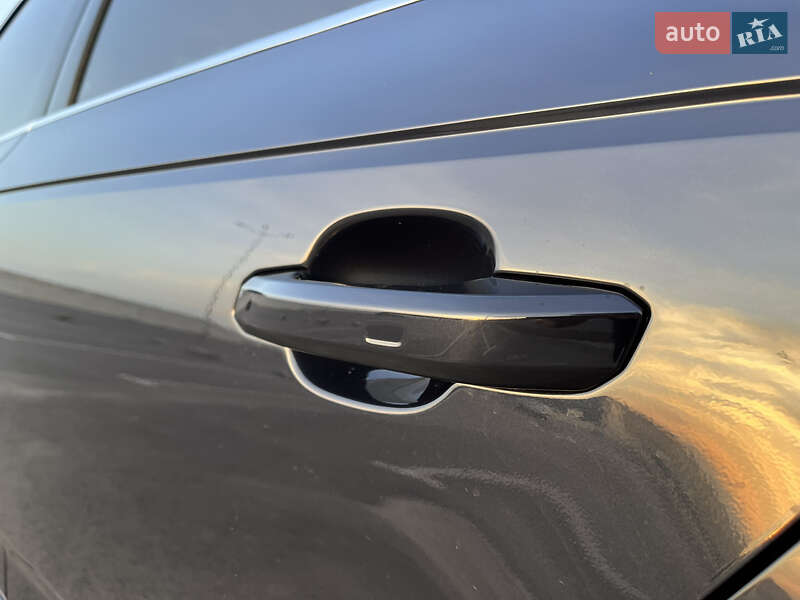 Седан Audi A4 2018 в Львові
