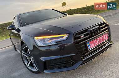Седан Audi A4 2018 в 