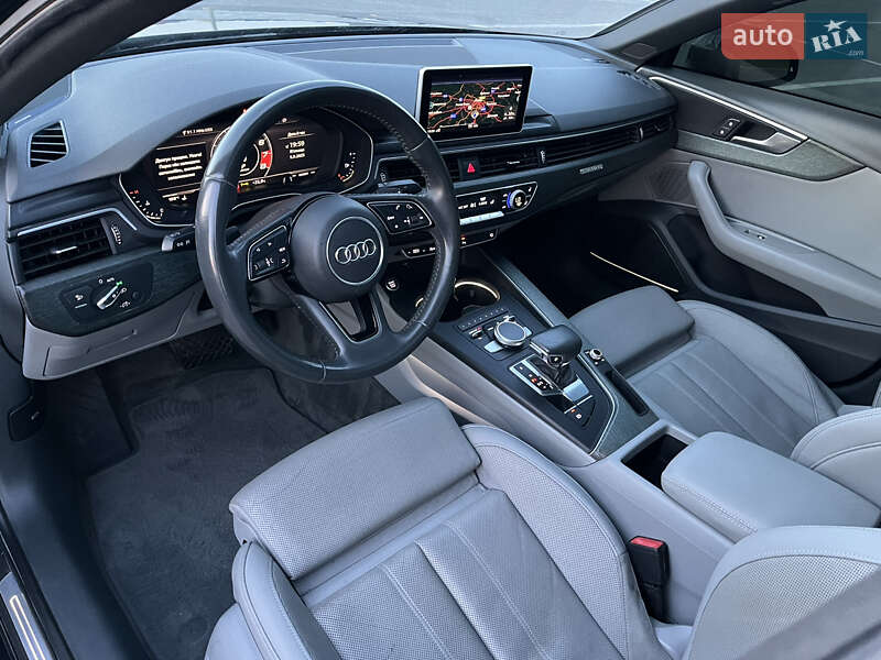 Седан Audi A4 2018 в Львові