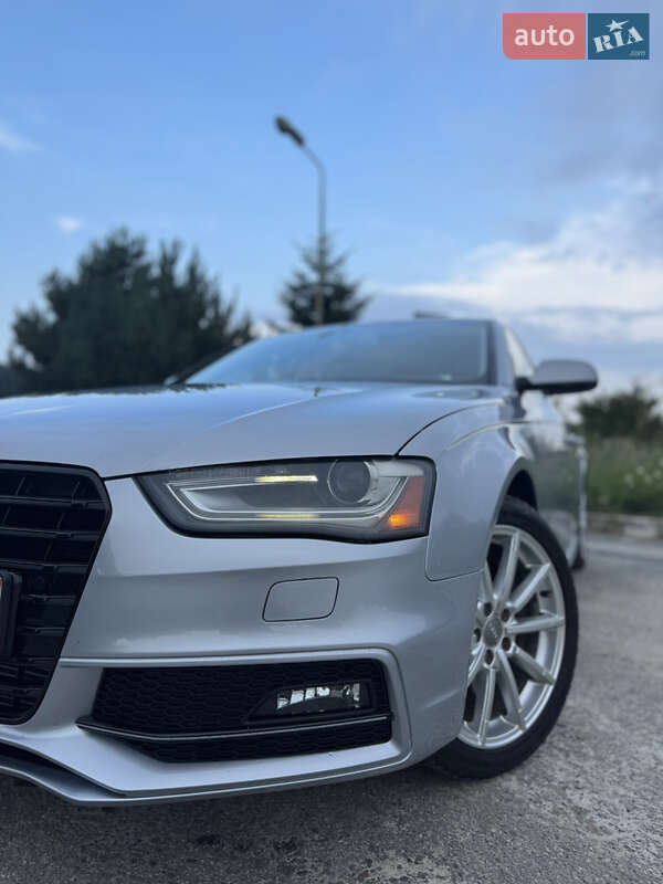 Седан Audi A4 2015 в Самборі