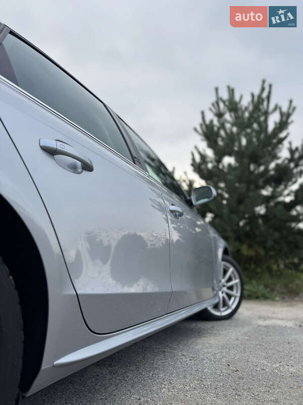 Седан Audi A4 2015 в Самборі