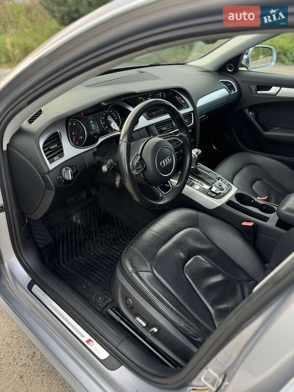 Седан Audi A4 2015 в Самборі