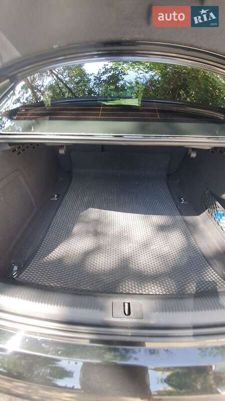 Седан Audi A4 2015 в Николаеве