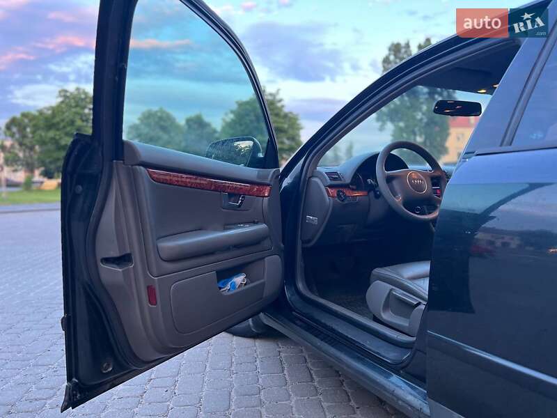 Седан Audi A4 2002 в Жовкве