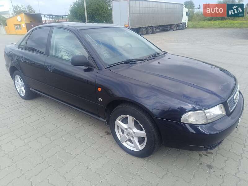 Седан Audi A4 1996 в Яворові