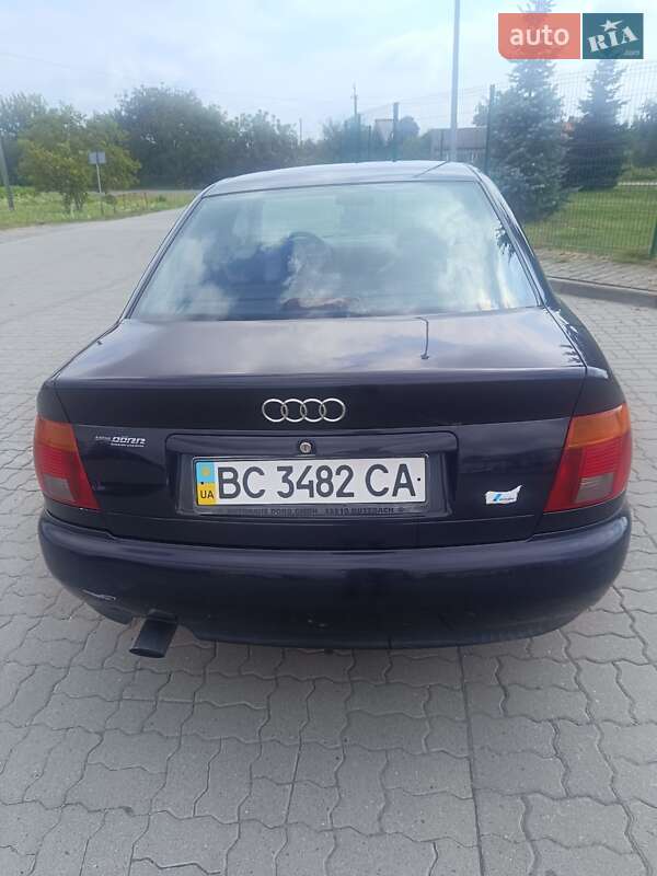 Седан Audi A4 1996 в Яворові