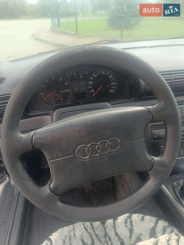 Седан Audi A4 1996 в Яворові