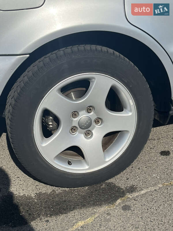 Седан Audi A4 1997 в Ямполі