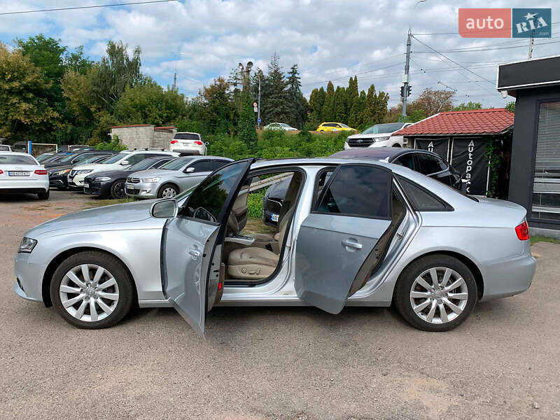 Седан Audi A4 2012 в Виннице