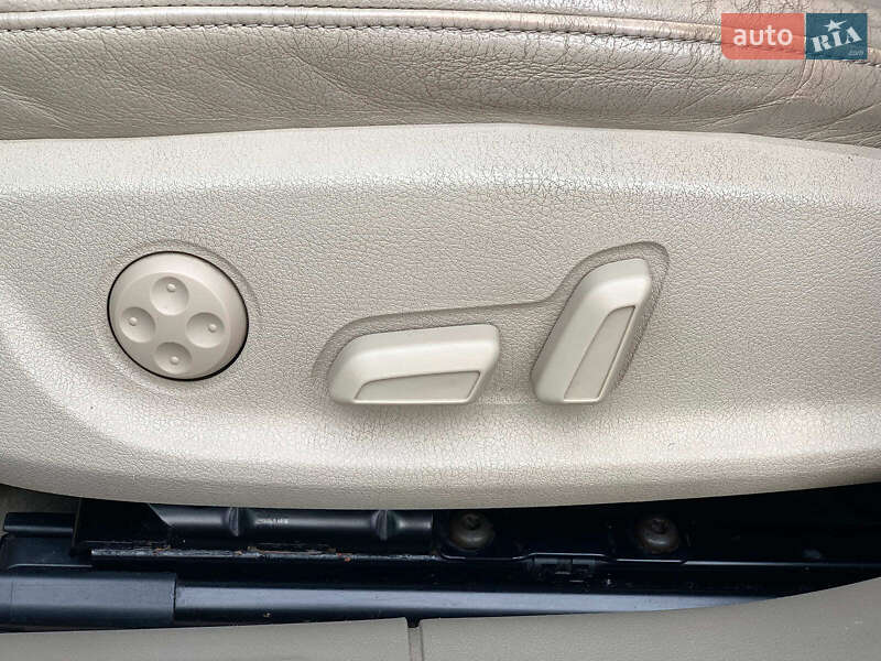 Седан Audi A4 2012 в Виннице