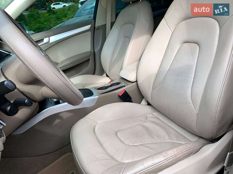 Седан Audi A4 2012 в Виннице