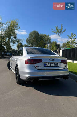 Седан Audi A4 2015 в 