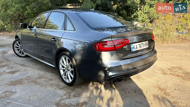 Седан Audi A4 2014 в Чайках