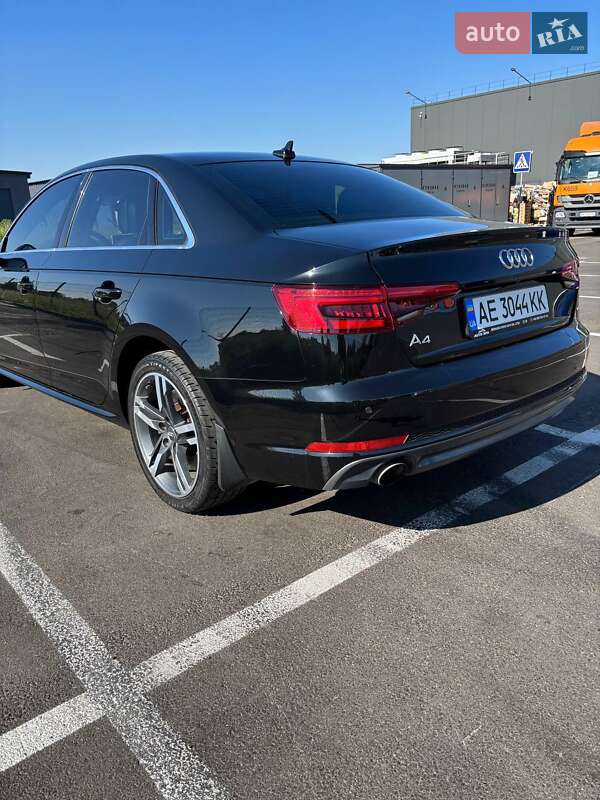 Седан Audi A4 2016 в Киеве