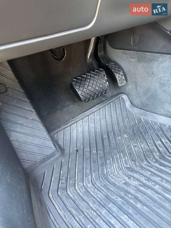 Седан Audi A4 2016 в Киеве фото 16 Седан Audi A4 2016 в Киеве