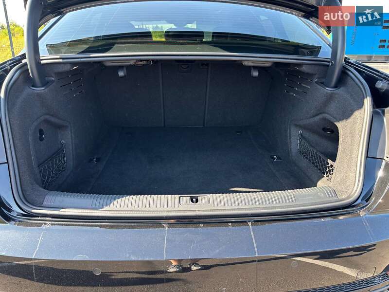 Седан Audi A4 2016 в Киеве