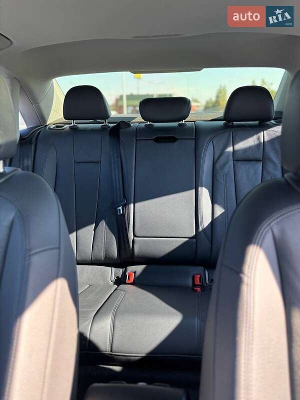 Седан Audi A4 2016 в Киеве