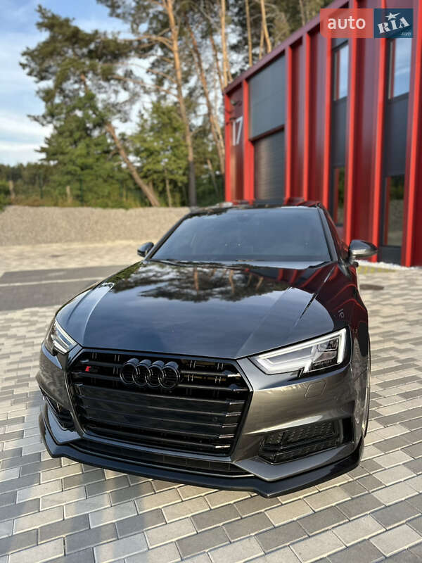 Седан Audi A4 2017 в Львове