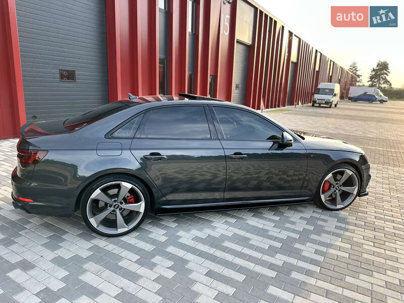 Седан Audi A4 2017 в Львове