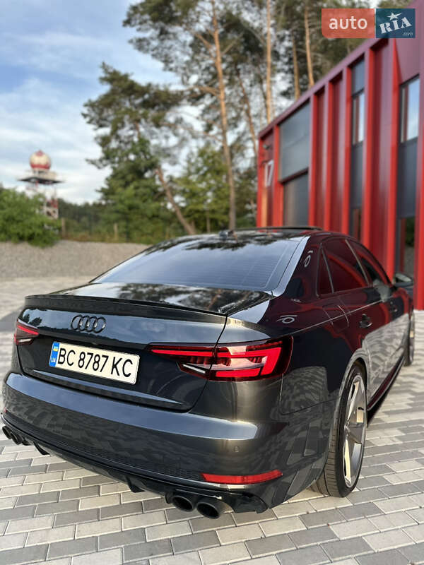 Седан Audi A4 2017 в Львове