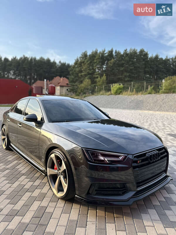 Седан Audi A4 2017 в Львове