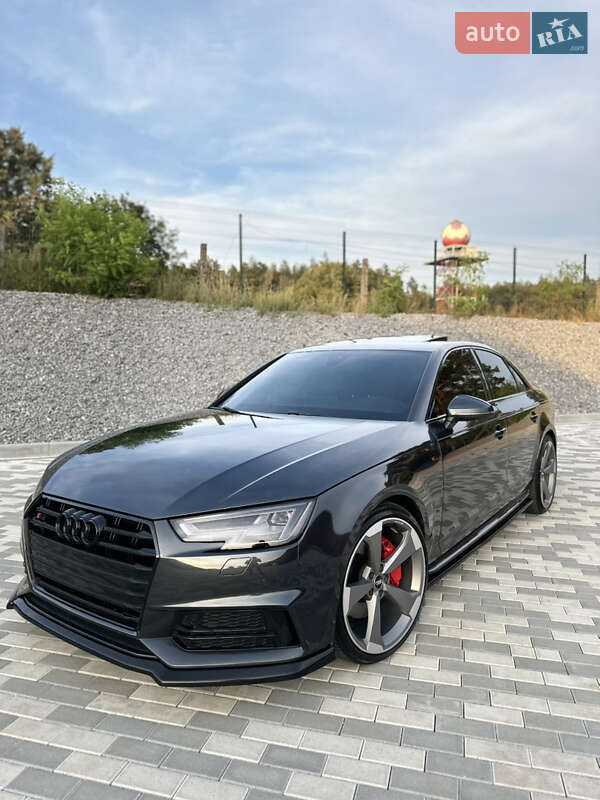 Седан Audi A4 2017 в Львове
