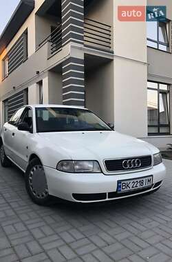 Седан Audi A4 1996 в Рівному