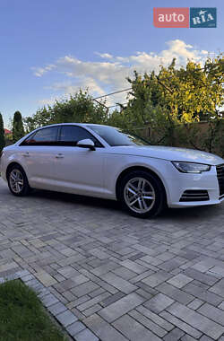 Седан Audi A4 2017 в 