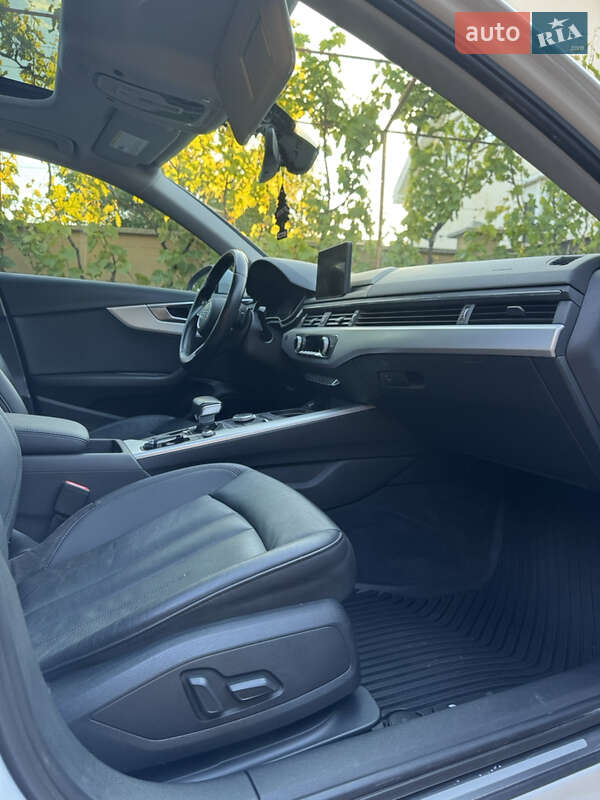 Седан Audi A4 2017 в Виноградове