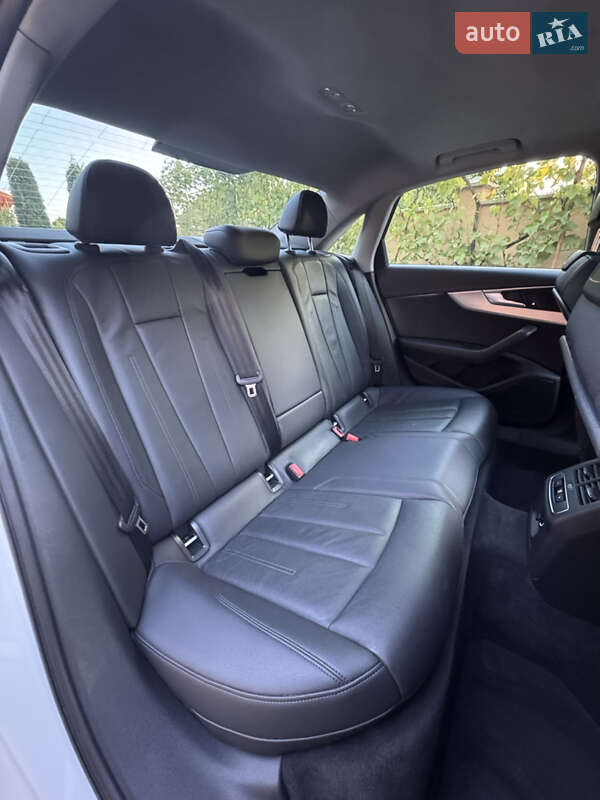 Седан Audi A4 2017 в Виноградове