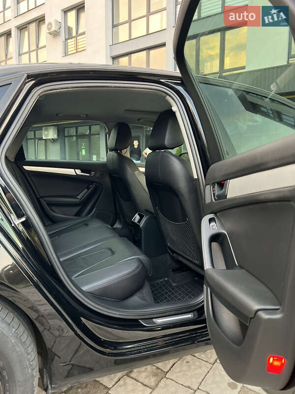 Седан Audi A4 2014 в Новояворовске