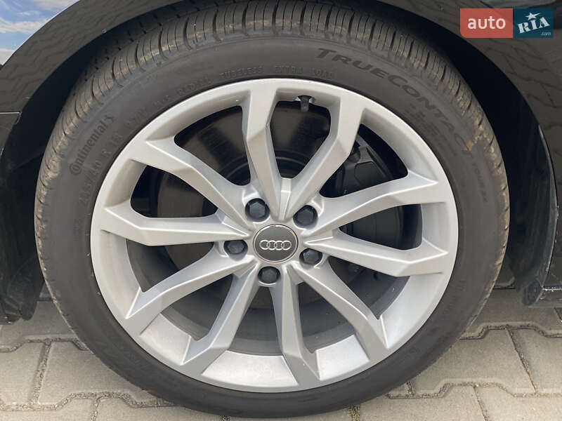 Седан Audi A4 2019 в Луцке
