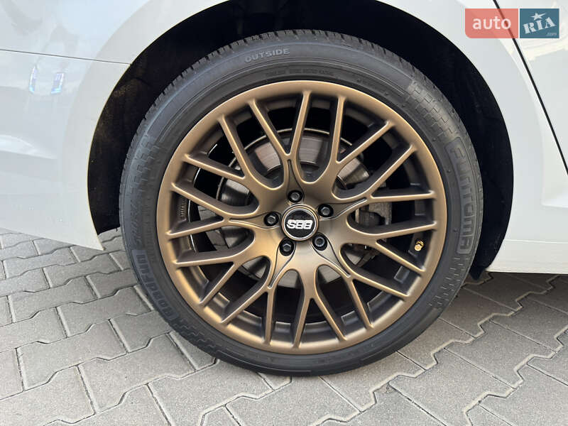 Седан Audi A4 2016 в Киеве