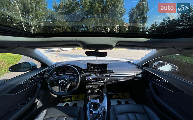 Седан Audi A4 2023 в Львове