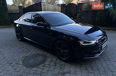Седан Audi A4 2015 в 
