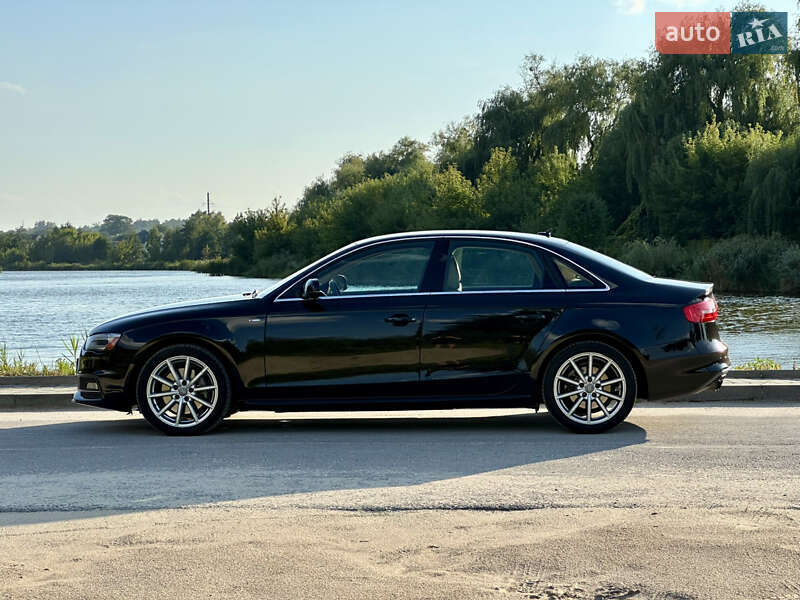 Седан Audi A4 2013 в Львове