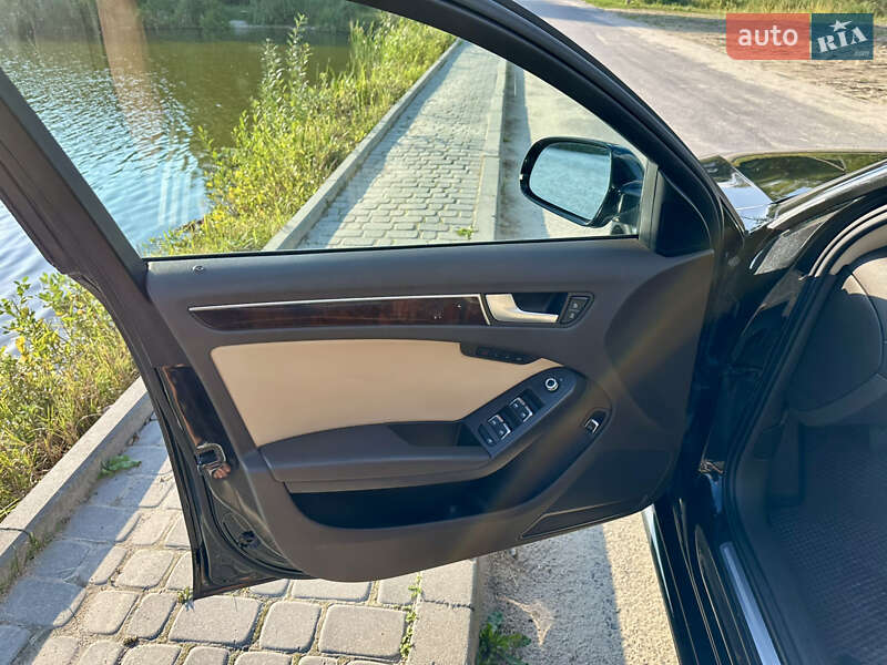 Седан Audi A4 2013 в Львове