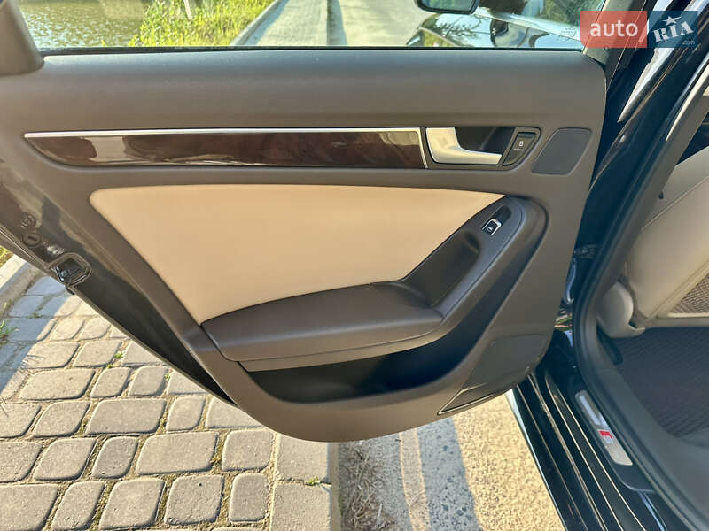 Седан Audi A4 2013 в Львове